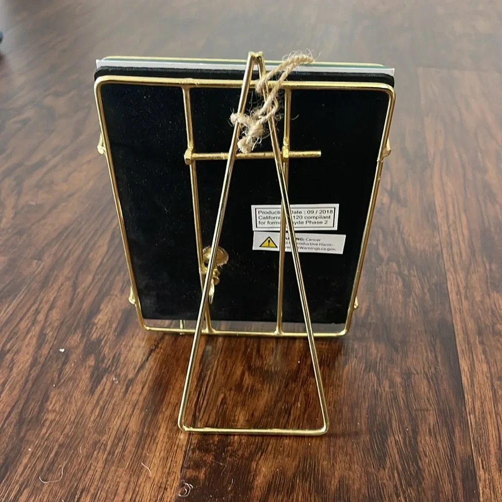 Brewster Homes Easel Picture Frame